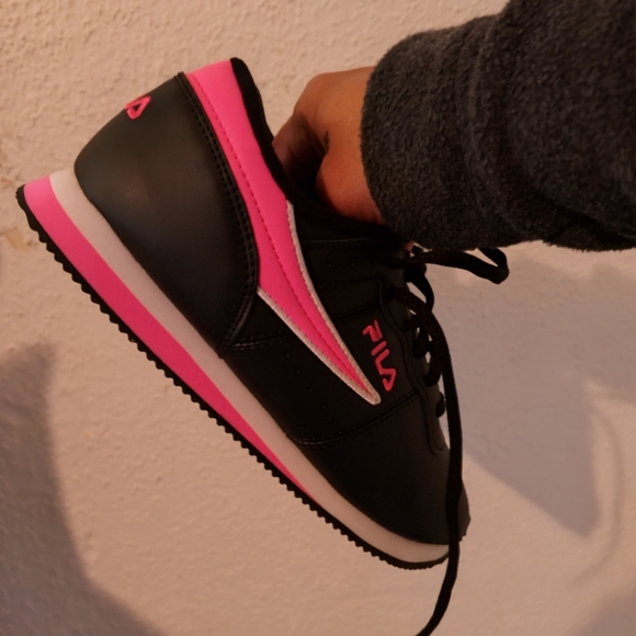 *SOLD* Fila Women's Trainers sz 6.5 - Picture 3 of 6